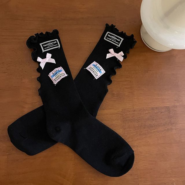 Plain Lettuce Edge Label Applique Socks