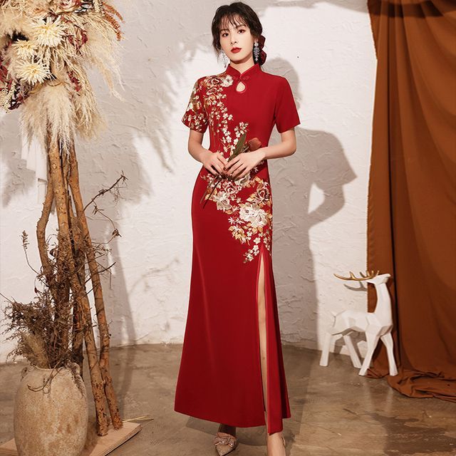 Short-Sleeve Side-Slit Qipao / Flower Embroidered A-Line Qipao