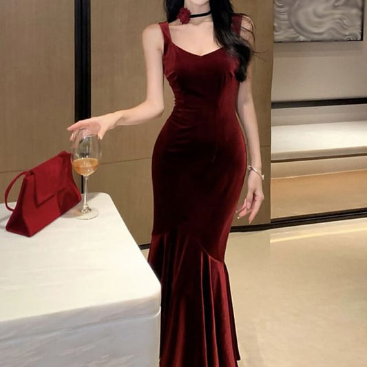 Sleeveless Mermaid Open Velvet Plain V-Neck Back Gown Evening
