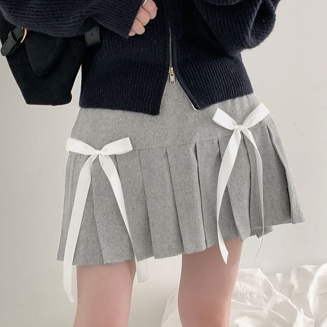Mini Ribbon-Trimmed Low-Rise Pleated Skirt