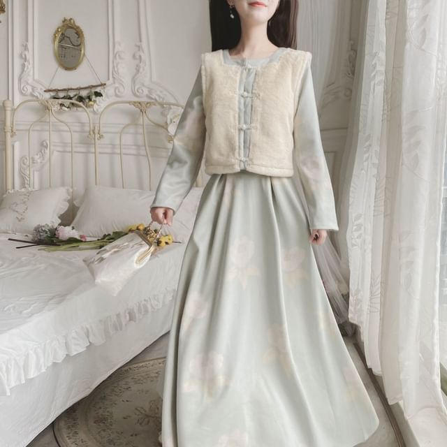 Ensemble deux pièces en polaire à manches longues et col carré avec haut boutonné et jupe trapèze mi-longue à fleurs taille haute