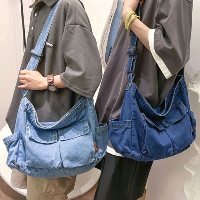 Umhängetasche aus Denim mit mehreren Taschen