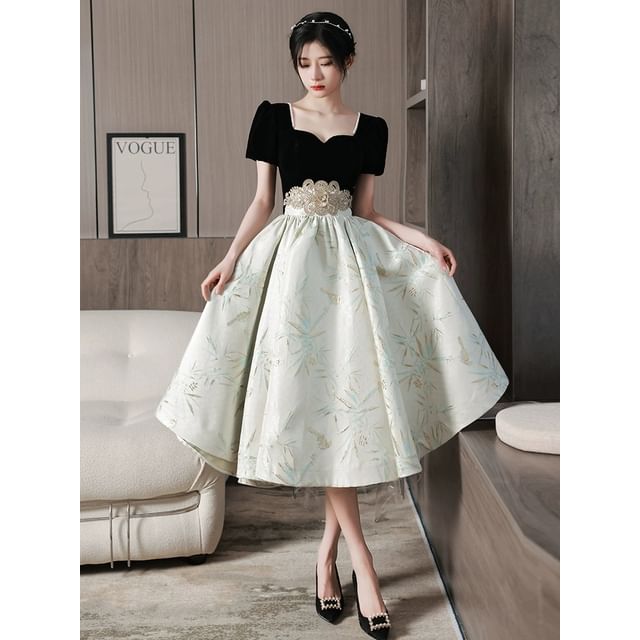 Short-Sleeve Square Neck Patterned A-Line Cocktail Dress