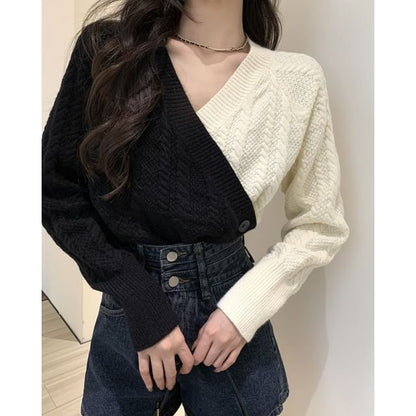 Sweater V-Neck Two-Tone