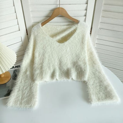 Kurzer Pullover mit V-Ausschnitt und Cut-outs