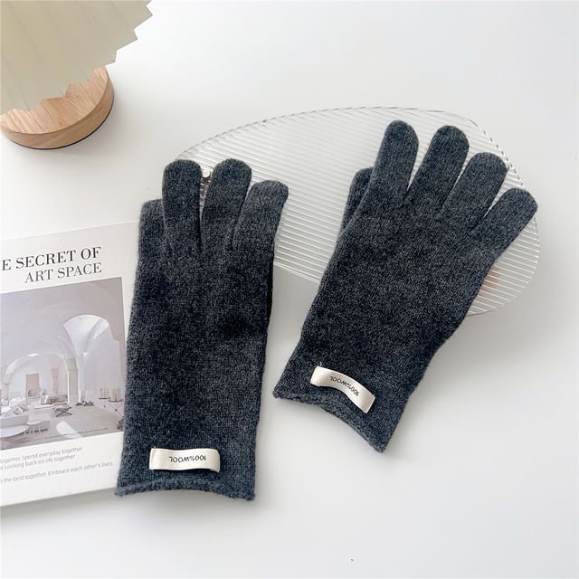 Lettering Applique Touchscreen Cutout Knit Gloves