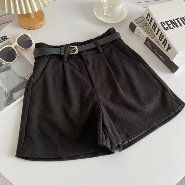 Set: Shorts mit hoher Taille und Unifarben + Gürtel aus Kunstleder