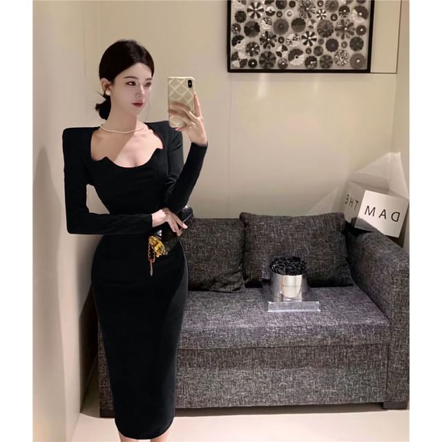 Long-Sleeve Queen Anne Neckline Plain Midi Sheath Dress