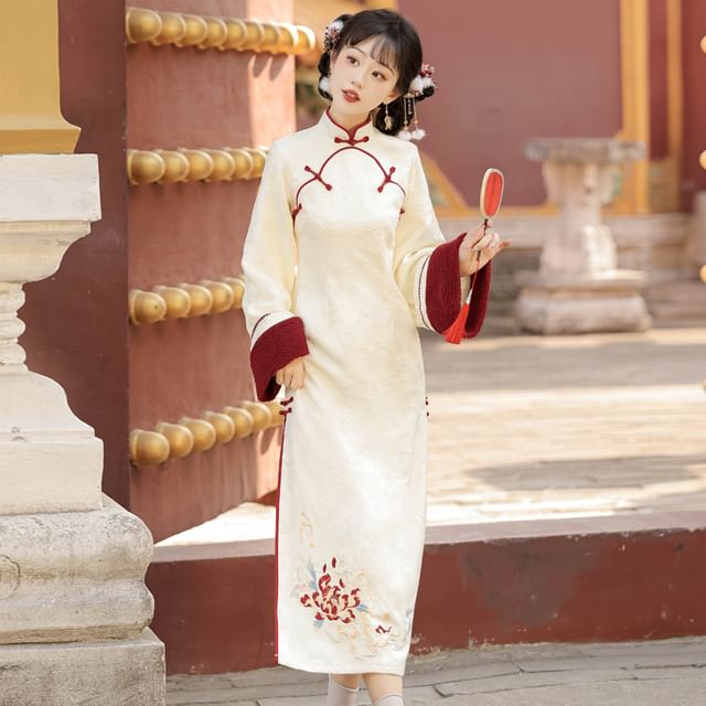 Long-Sleeve Floral Embroidered A-Line Qipao / Round Neck Fluffy Trim Buckle Vest / Tassel Charm / Set
