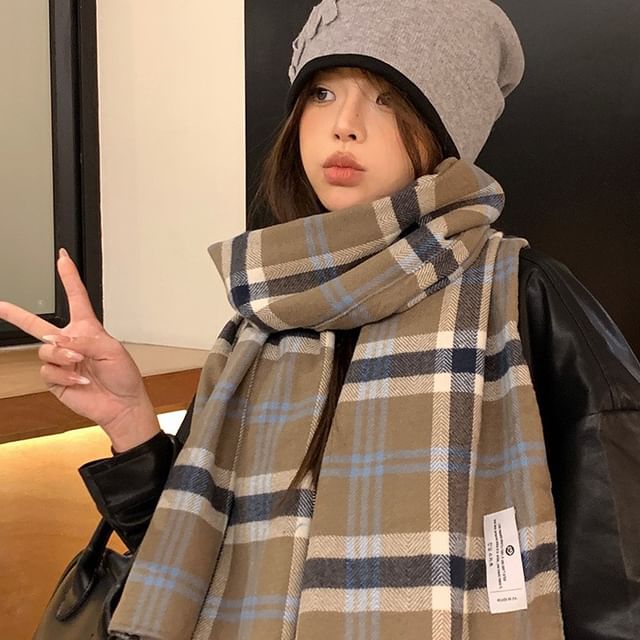 Houndstooth Tasseled Scarf