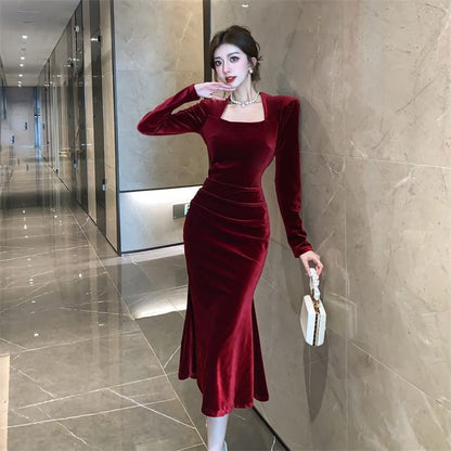 Long-Sleeve Square Neck Plain Ruched Velvet Midi Mermaid Dress