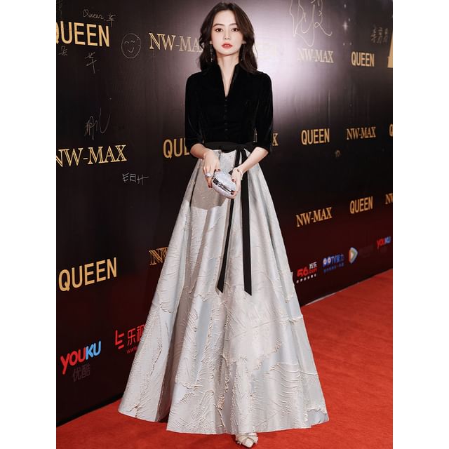 A-Line Gown Evening Dress Elbow-Sleeve / V-Neck