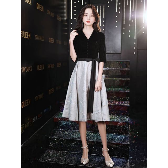 A-Line Gown Evening Dress Elbow-Sleeve / V-Neck