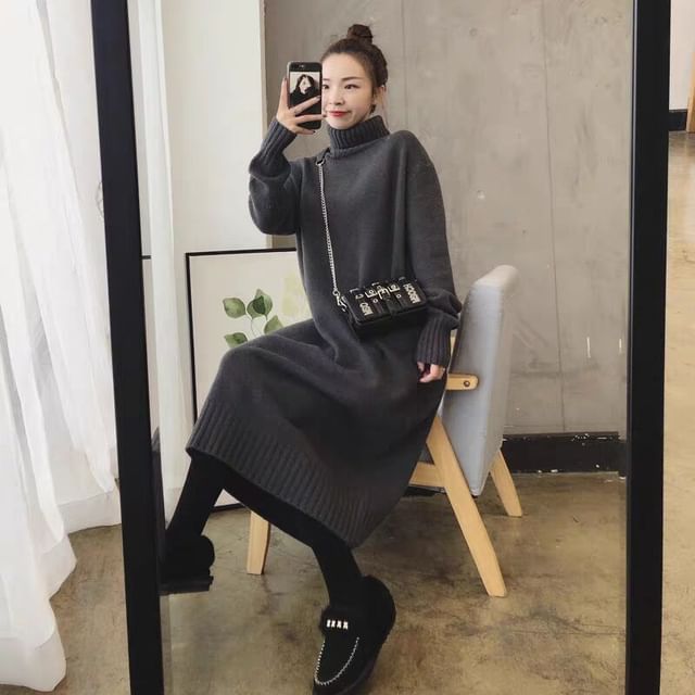 Long-Sleeve Turtleneck Plain Midi Sweater Dress