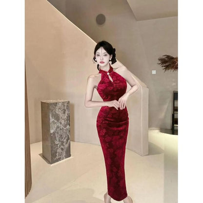 Halter Neck Stand Collar Floral Jacquard Cutout Slit Velvet Midi Sheath Qipao / Faux Pearl Layered Chain / Set