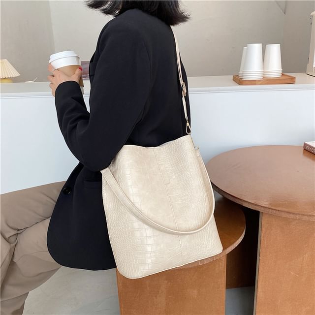 Croc Grain Bucket Bag – SpreePicky
