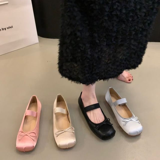 Ballerinas mit quadratischer Zehenpartie und Mary-Jane-Schuhen