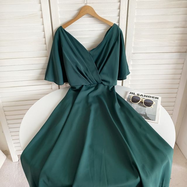 Short-Sleeve V-Neck Plain Bow Back Midi A-Line Dress