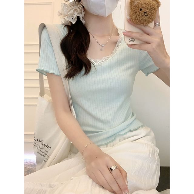 Scoop Neck Lace-Trim Crop Tee Slim Fit