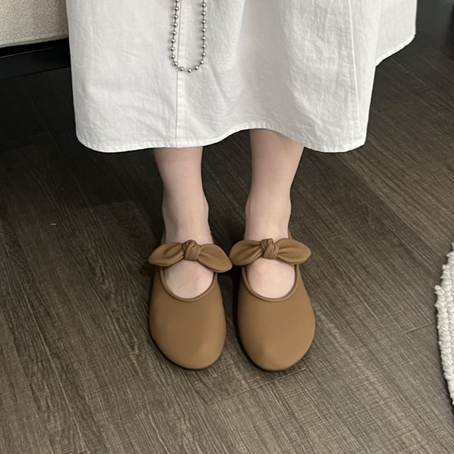 Plain Bow Accent Faux Leather Mary Jane Flats
