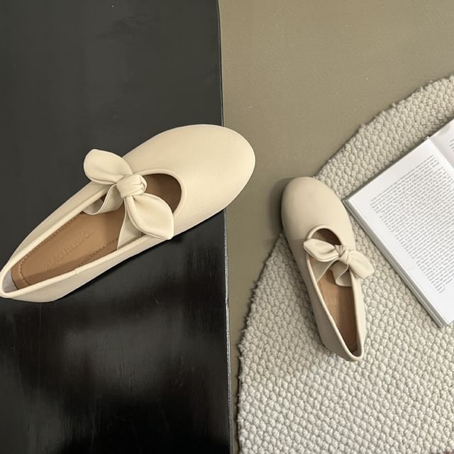 Plain Bow Accent Faux Leather Mary Jane Flats