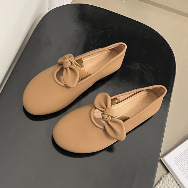 Plain Bow Accent Faux Leather Mary Jane Flats