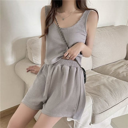 Set: Scoop Neck Plain Tank Top + Elastic Waist Sweat Shorts