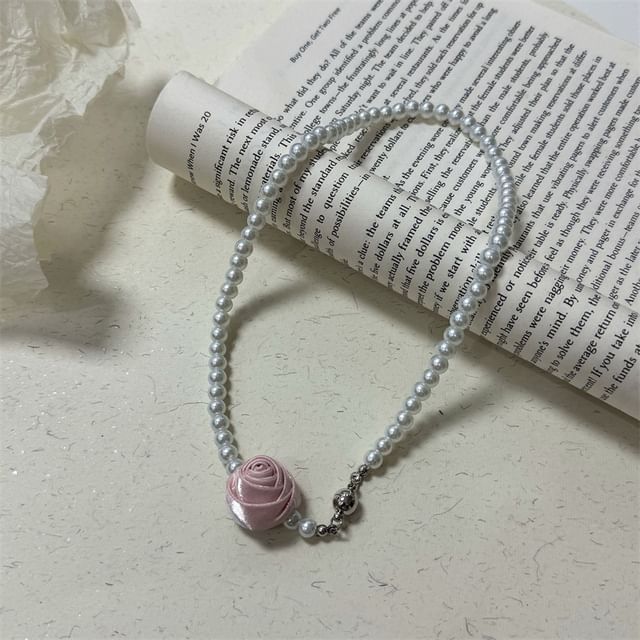 Floral Faux Pearl Necklace