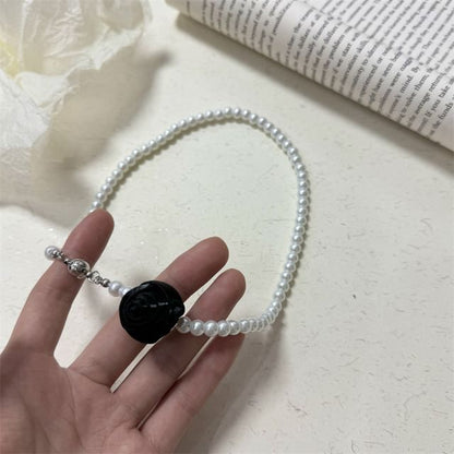 Floral Faux Pearl Necklace