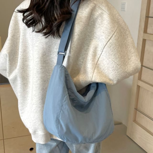 Sac à bandoulière en nylon uni avec fermeture éclair