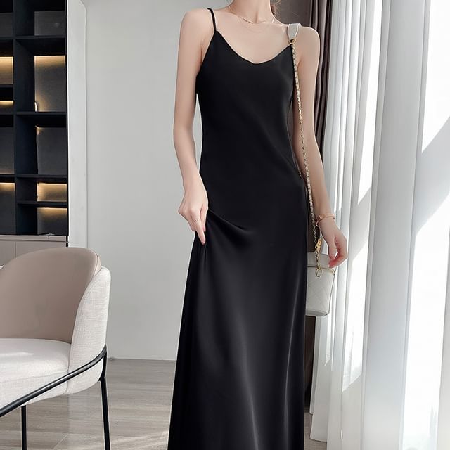 Thin Strap V-Neck Simple Backless Satin Maxi Shift Dress