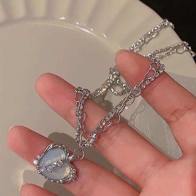 Collier pendentif en alliage avec strass en forme de cœur (différents modèles)