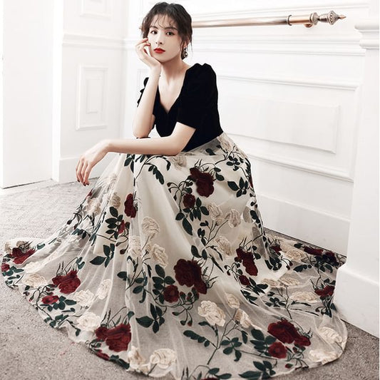 Embroidered Sweetheart Short-Sleeve Panel Dress Gown / Evening A-Line Cocktail Floral Neckline