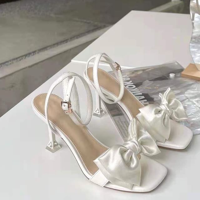 Accent Heel Bow High Sandals