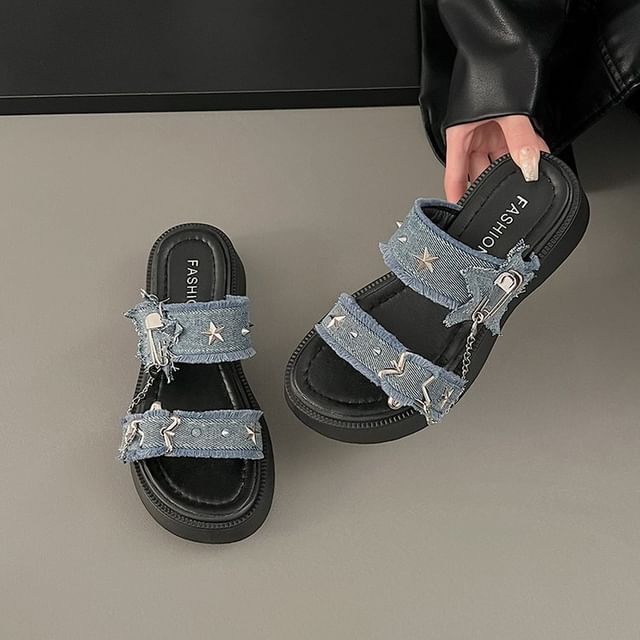 Sandalen aus Denim mit Plateau-Sandalen und Stern-Schnalle