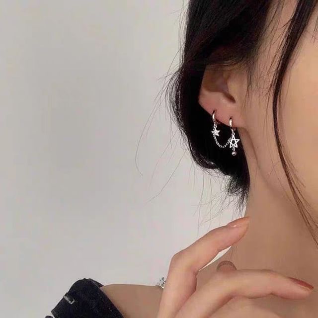 Boucle d'oreille Huggie en alliage avec chaîne (différents modèles)