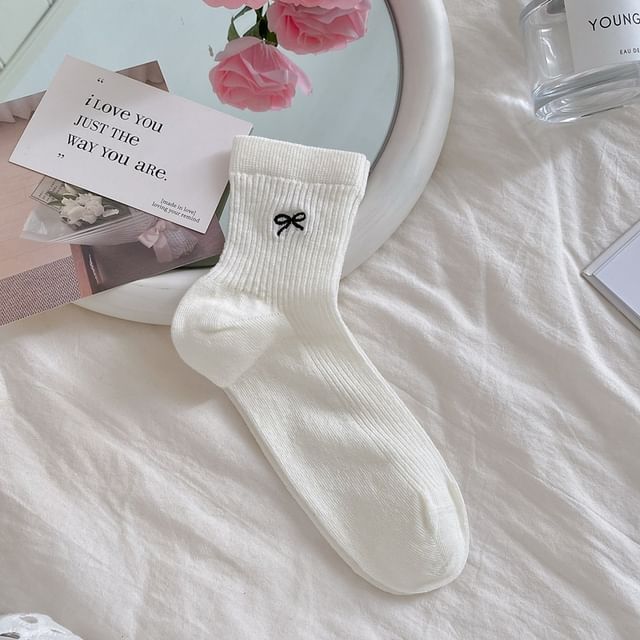 Bow Embroidered Ribbed Short Socks
