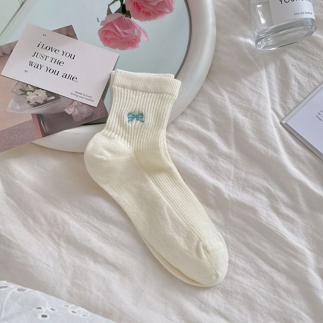 Bow Embroidered Ribbed Short Socks