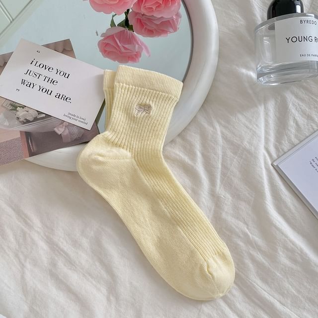 Bow Embroidered Ribbed Short Socks