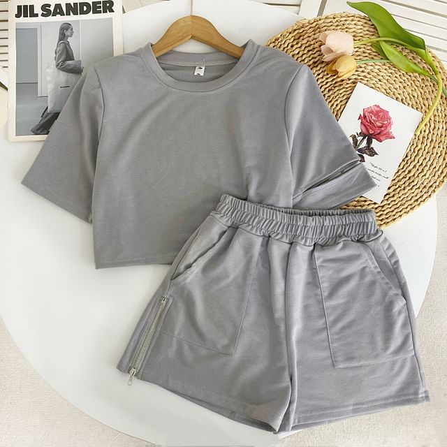 Set: Short-Sleeve Round Neck Plain Cutout Tee + Elastic Waist Zip Shorts