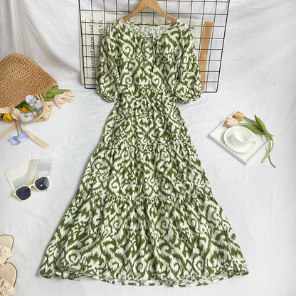 Kurzärmliges, gemustertes Midi-A-Linien-Kleid mit Rundhalsausschnitt und Stufenschnürung vorn