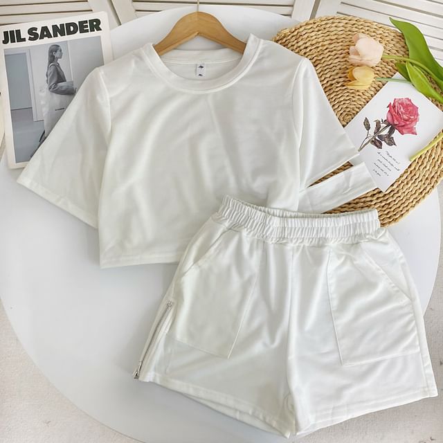 Set: Short-Sleeve Round Neck Plain Cutout Tee + Elastic Waist Zip Shorts