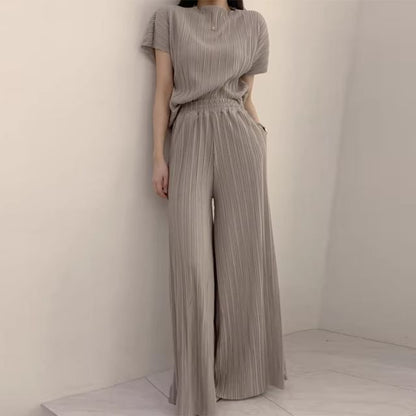 Ensemble : haut plissé uni à manches courtes et col montant + pantalon large à taille élastique
