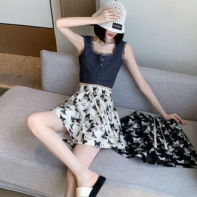 Drawstring Waist Butterfly Print Shorts