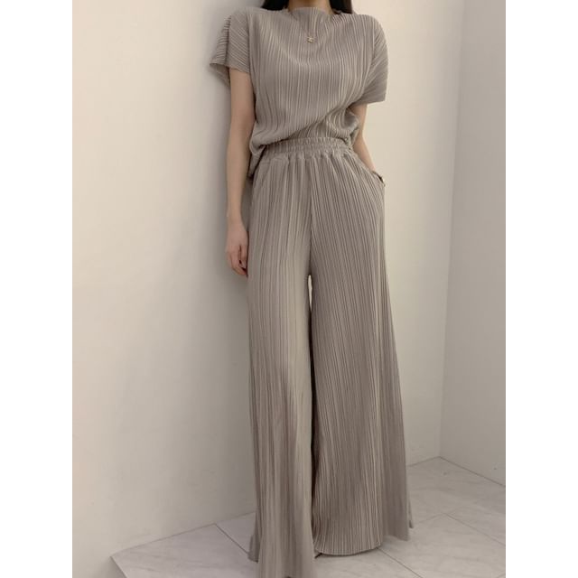 Set: Short-Sleeve Mock Neck Plain Pleated Top + Elastic Waist Wide Leg Pants