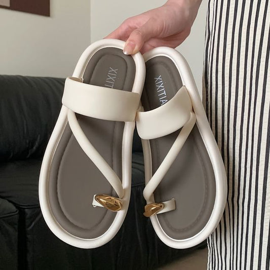 Plain Loop Toe Sandals