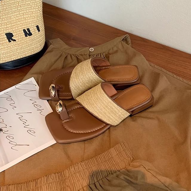 Straw Toe Loop Sandals