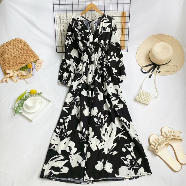 Short-Sleeve V-Neck Floral Print Shirred Maxi A-Line Dress