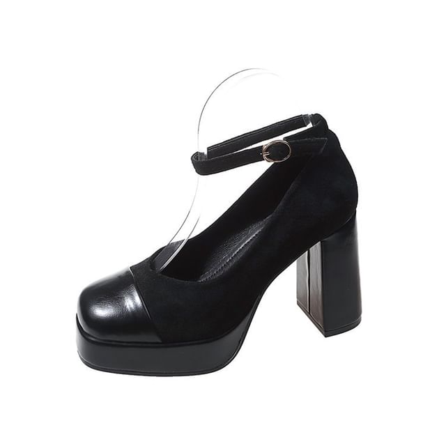 Mary Jane Pumps mit hohem Absatz und Plateausohle und Fesselriemchen