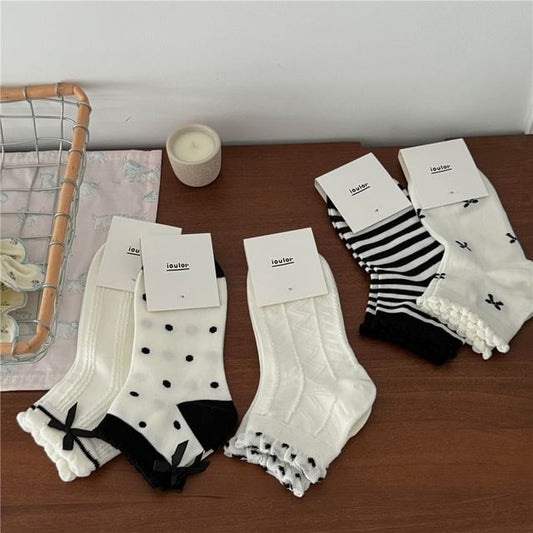 Ruffle Trim Socks